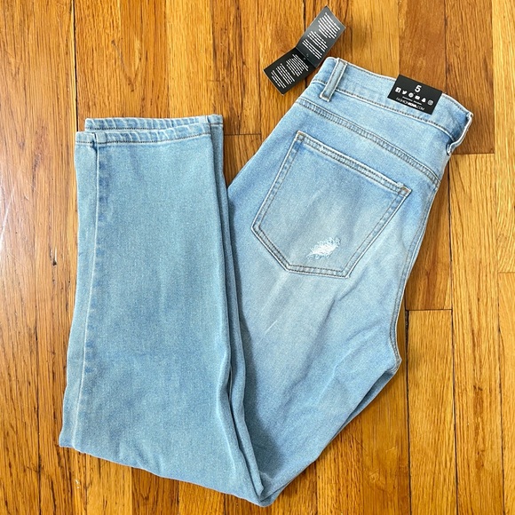 Fashion Nova Light Wash Boyfriend Jeans NWT - Picture 4 of 12